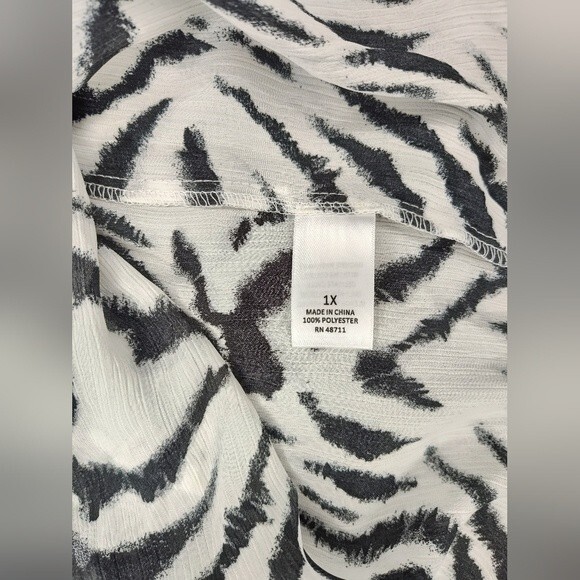 Women's Ophelia Roe Long Sleeve Zebra Print Blouse 1X - Picture 5 of 6